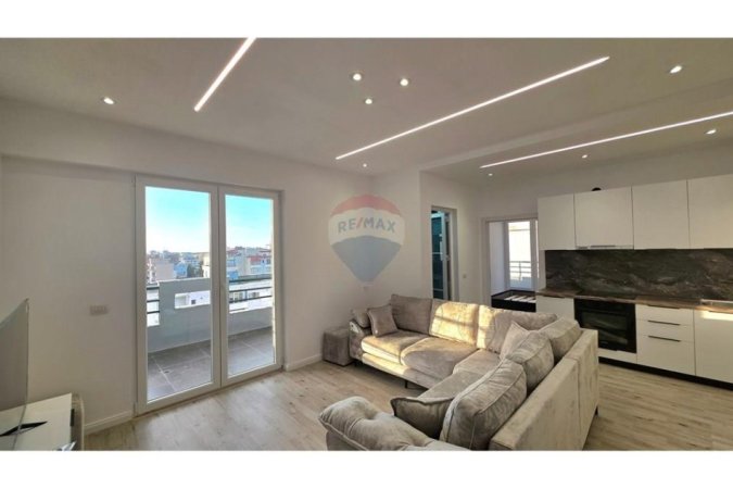 Vlore, shitet apartament 1+1 Kati 9, 82 m² 125.000 € (DUSH STRATI, PALESTRA E MUNDJES, VLORË)