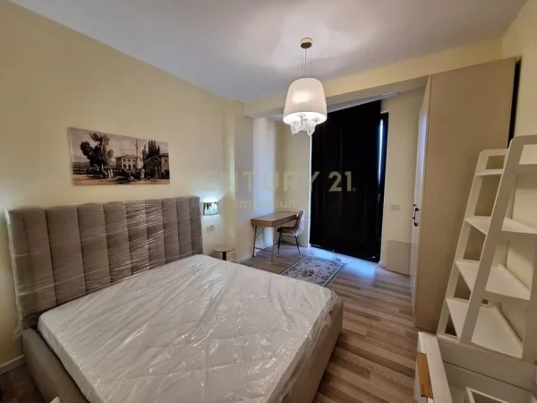Tirane, jepet me qera apartament 2+1+Ballkon Kati 6, 94 m² 1.200 € (mine peza)