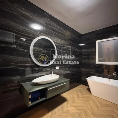 Tirane, jepet me qera apartament 2+1 Kati 1, 145 m² 1.000 € (Rruga Elbasanit)