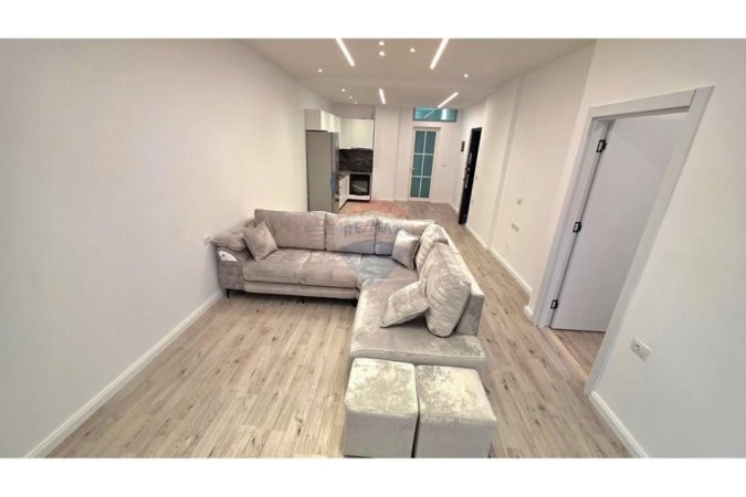 Vlore, shitet apartament 1+1 Kati 9, 78 m² 120.000 € (PRANË PALESTRËS SË MUNDJES, VLORË)