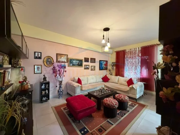 Durres, shitet apartament 2+1 Kati 4, 86 m² 105.000 € (Lagjia 18, Durrës.)