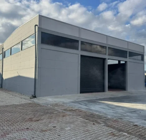 Tirane, jepet me qera magazine Kati 0, 1.125 m² 3.200 € (rinas)