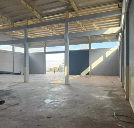 Tirane, jepet me qera magazine Kati 0, 1.125 m² 3.200 € (rinas)