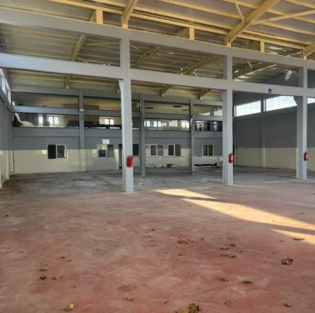 Tirane, jepet me qera magazine Kati 0, 1.125 m² 3.200 € (rinas)