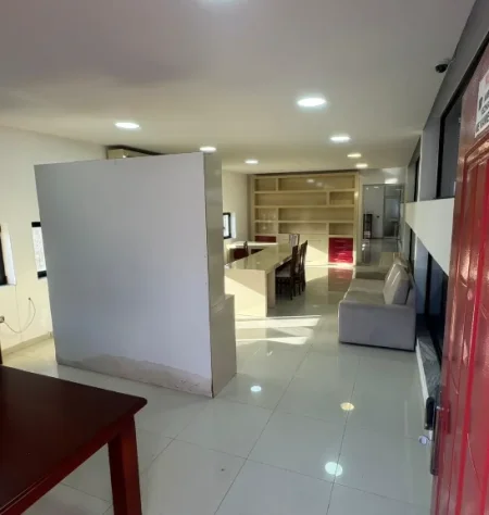 Tirane, jepet me qera magazine Kati 0, 1.125 m² 3.200 € (rinas)