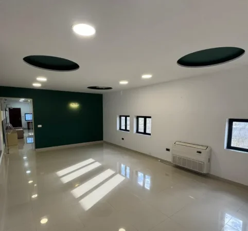 Tirane, jepet me qera magazine Kati 0, 1.125 m² 3.200 € (rinas)