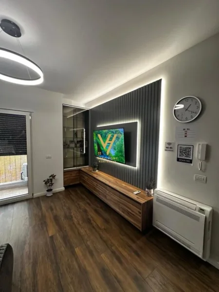 Tirane, jepet me qera apartament 1+1+Ballkon Kati 4, 54 m² 700 € (KOMUNA E PARISIT)