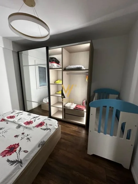 Tirane, jepet me qera apartament 1+1+Ballkon Kati 4, 54 m² 700 € (KOMUNA E PARISIT)