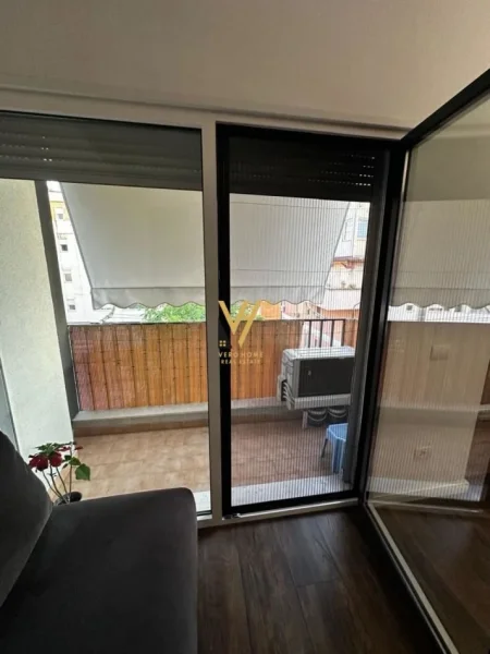 Tirane, jepet me qera apartament 1+1+Ballkon Kati 4, 54 m² 700 € (KOMUNA E PARISIT)