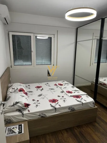 Tirane, jepet me qera apartament 1+1+Ballkon Kati 4, 54 m² 700 € (KOMUNA E PARISIT)