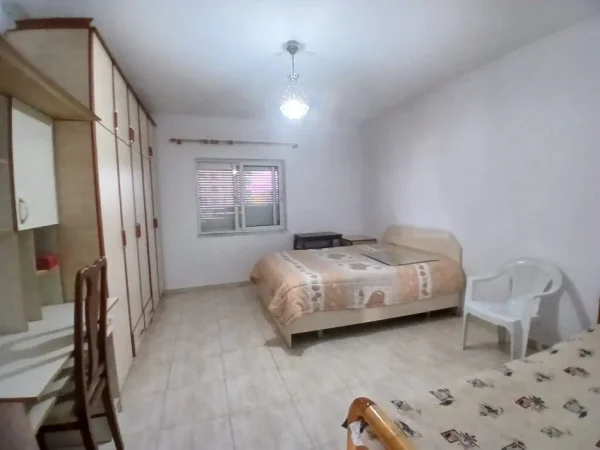 Tirane, jepet me qera apartament 3+1+Ballkon Kati 4, 130 m² 550 € 