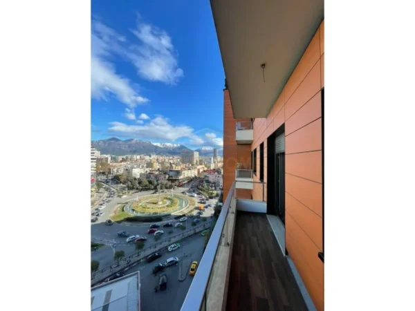 Tirane, jepet me qera ambjent biznesi Kati 6, 116 m² 1.150 € (Zogu i ZI)