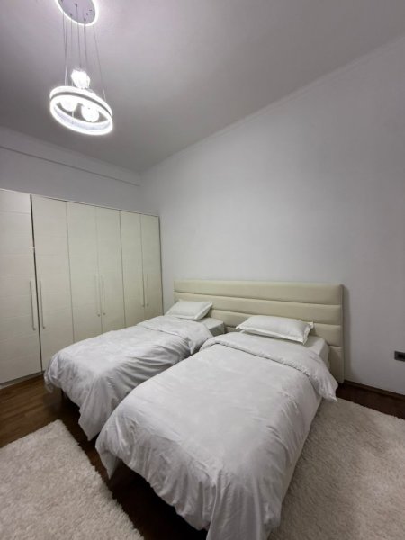 Tirane, jepet me qera apartament 2+1 Kati 4, 120 m² 1.200 € (QENDER)