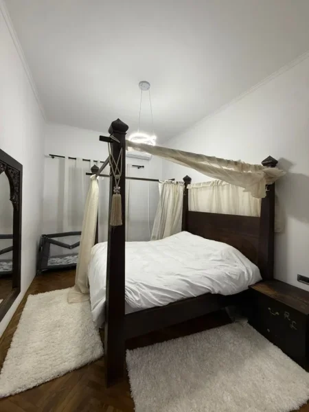 Tirane, jepet me qera apartament 2+1 Kati 4, 120 m² 1.200 € (QENDER)