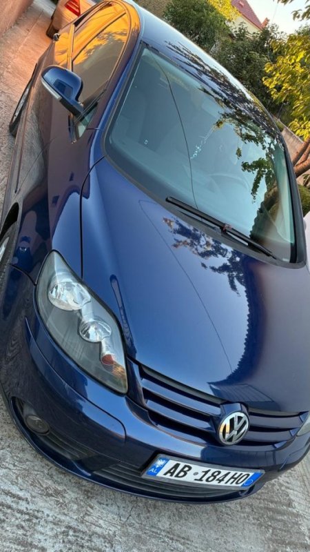 Korce, shes makine Golf Plus Nafte, blu e errët automatik Klima 270.000 km 4.800 €