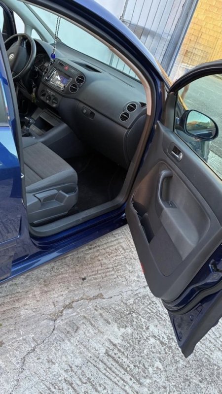 Korce, shes makine Golf Plus Nafte, blu e errët automatik Klima 270.000 km 4.800 €