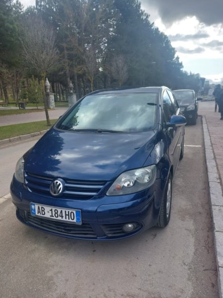 Korce, shes makine Golf Plus Nafte, blu e errët automatik Klima 270.000 km 4.800 €