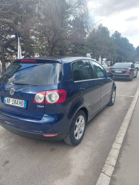Korce, shes makine Golf Plus Nafte, blu e errët automatik Klima 270.000 km 4.800 €