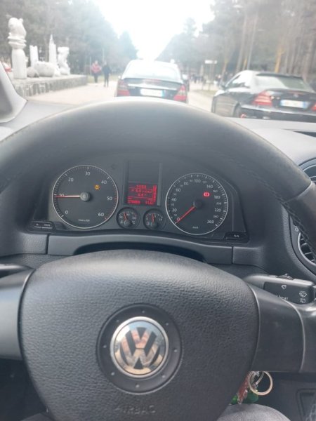 Korce, shes makine Golf Plus Nafte, blu e errët automatik Klima 270.000 km 4.800 €