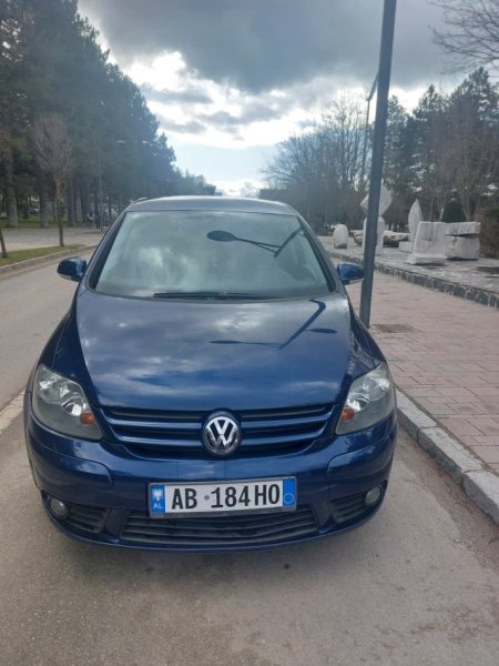 Korce, shes makine Golf Plus Nafte, blu e errët automatik Klima 270.000 km 4.800 €