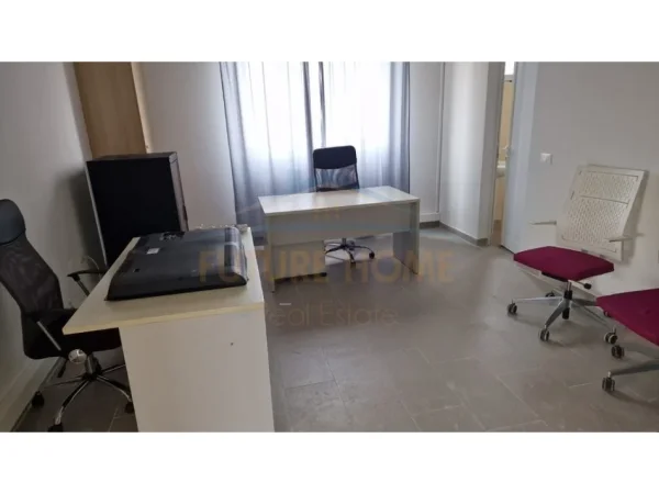 Tirane, jepet me qera ambjent biznesi Kati 0, 720 m² 2.200 € (Prush)