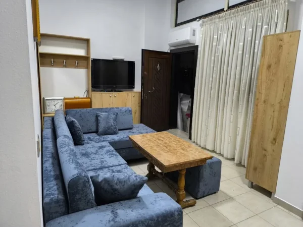 Tirane, jepet me qera apartament 1+1 Kati 1, 60 m² 380 mije
