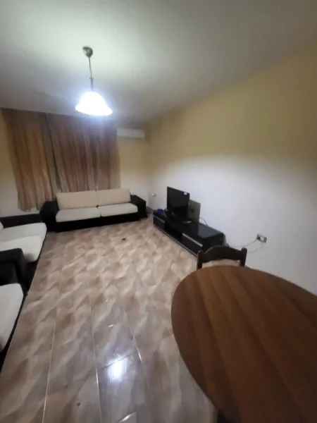 Tirane, jepet me qera apartament 2+1 Kati 2, 450 € (ali demi)