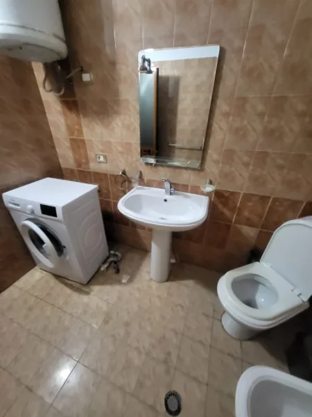 Tirane, jepet me qera apartament 2+1 Kati 2, 450 € (ali demi)