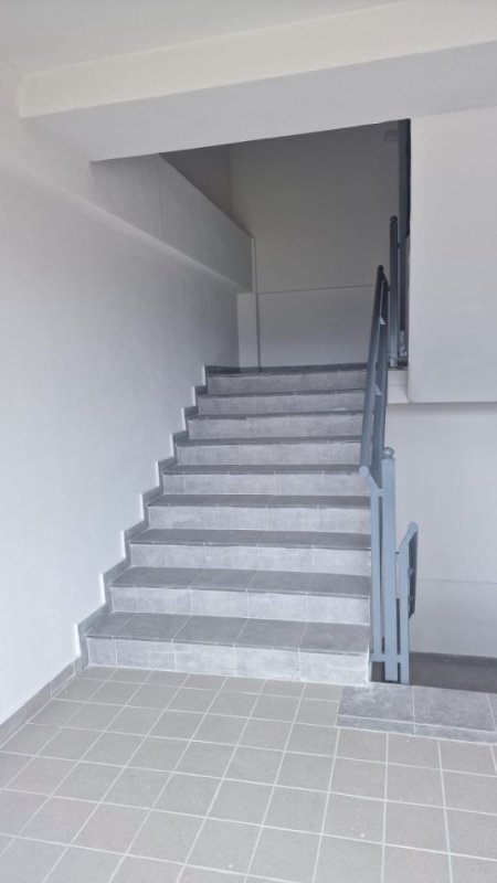 Tirane, jepet me qera magazine Kati 0, 720 m² 2.200 € (VAQARR)