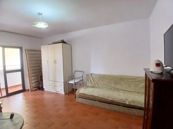 Tirane, jepet me qera apartament 3+1+Ballkon Kati 4, 130 m² 550 € 