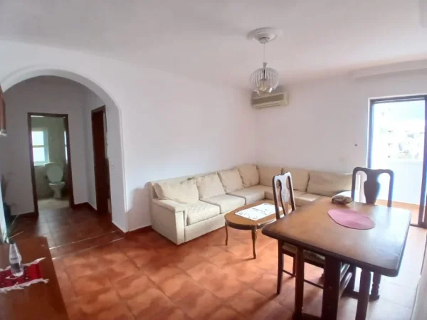 Tirane, jepet me qera apartament 3+1+Ballkon Kati 4, 130 m² 550 € 