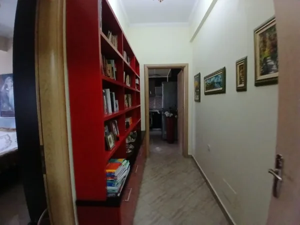 Tirane, jepet me qera apartament 2+1+Ballkon Kati 5, 105 m² 500 € 