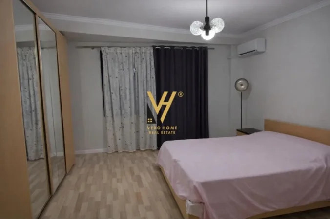 Tirane, jepet me qera apartament 2+1+Ballkon Kati 2, 95 m² 80.000 € (KOMUNA E PARISIT)