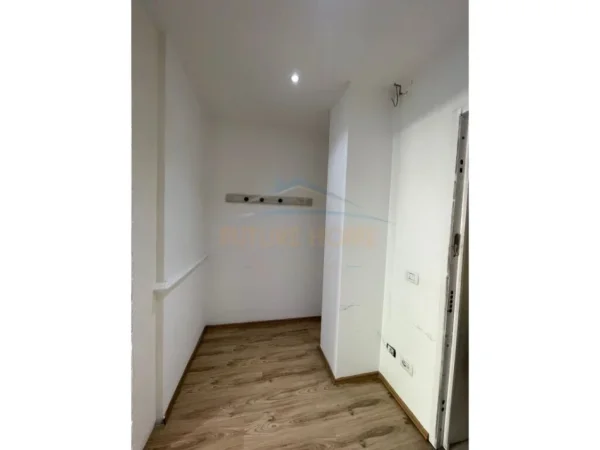 Tirane, jepet me qera ambjent biznesi Kati 6, 116 m² 1.150 €/Muaj  (Ring Center, Zogu i Zi)