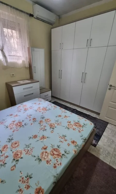 Tirane, jepet me qera apartament 2+1 , 600 € (21 dhjetori)