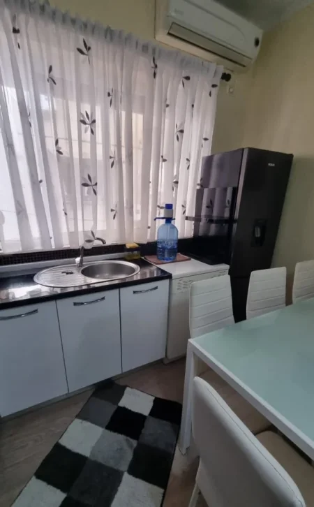 Tirane, jepet me qera apartament 2+1 , 600 € (21 dhjetori)