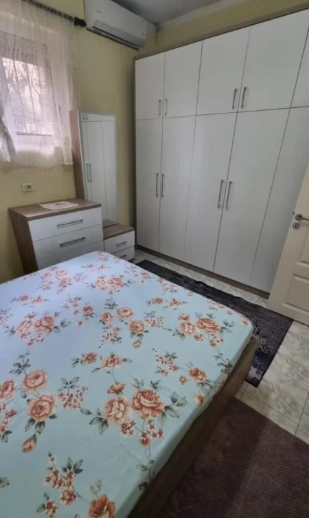 Tirane, jepet me qera apartament 2+1+Ballkon Kati 2, 80 m² 50.000 leke