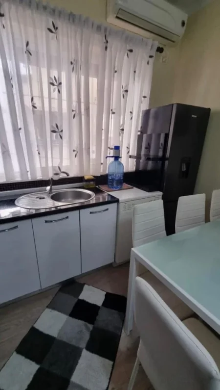 Tirane, jepet me qera apartament 2+1+Ballkon Kati 2, 80 m² 50.000 leke