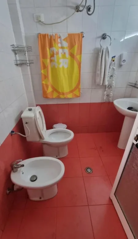 Tirane, jepet me qera apartament 2+1+Ballkon Kati 2, 80 m² 50.000 leke