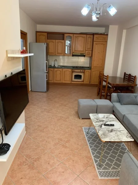 Tirane, Kika 1 apartament 2+1+Ballkon Kati 3, 91 m² 700 € (Komuna Parisit Kompleksi)