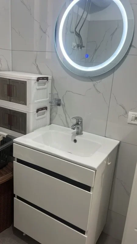 Tirane, jepet me qera apartament 1+1 , 50 m² 350 € (laprake)