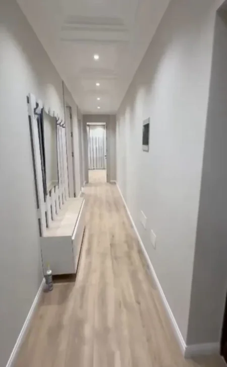 Tirane, jepet me qera apartament 2+1 Kati 10, 118 m² 1.200 € (Galeria)