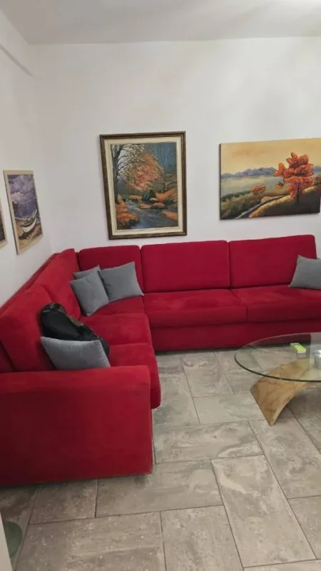 Tirane, jepet me qera apartament 2+1 Kati 3, 78 m² 580 € (Pranë Sheshit Shtraus, Medrese, Rruga Dibres, Tiranë)