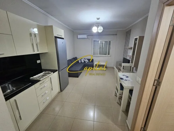 Tirane, jepet me qera apartament 1+1 Kati 5, 65 m² 400 € (YZBERISHT)