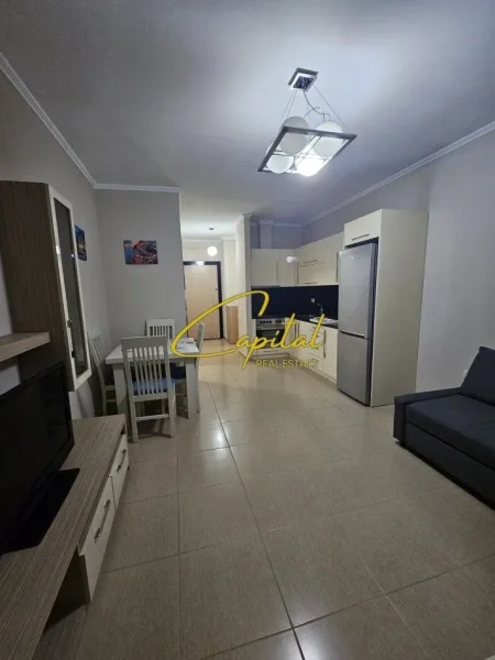 Tirane, jepet me qera apartament 1+1 Kati 5, 65 m² 400 € (YZBERISHT)