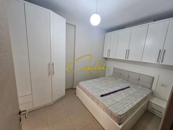 Tirane, jepet me qera apartament 1+1 Kati 5, 65 m² 400 € (YZBERISHT)