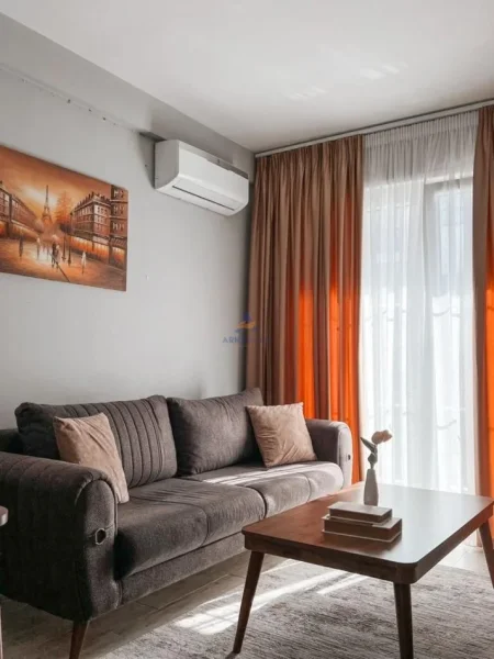 Tirane, jepet me qera 1+1+Ballkon Kati 6, 55 m² 520 € 