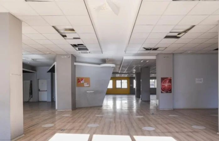 Tirane, jepet me qera zyre Kati 0, 1.350 m² 13.500 € (ALI DEMI)