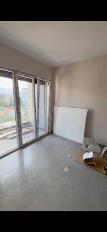 Tirane, jepet me qera ambjent biznesi Kati 4, 60 m² 400 € (Jordan Misja)