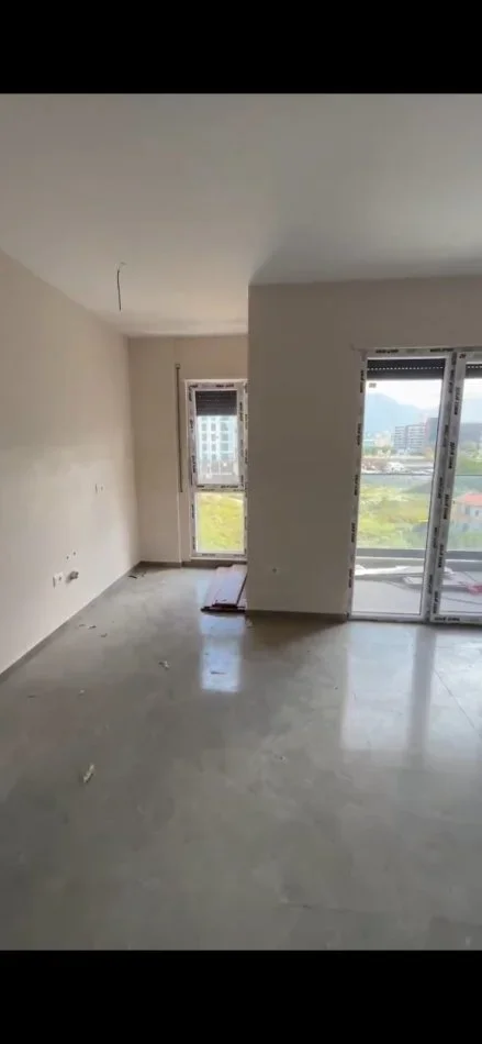Tirane, jepet me qera ambjent biznesi Kati 4, 60 m² 400 € (Jordan Misja)